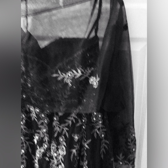 💕3X HP💕⬇️PD⬇️Mon Cheri Black with silver evening ball gown with matching shawl - Picture 3 of 12
